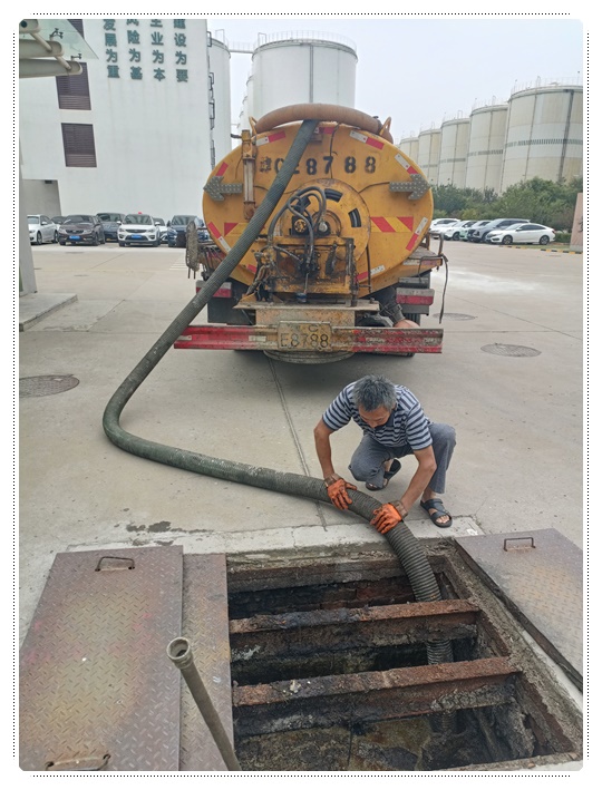 麦盖提隔油池清掏