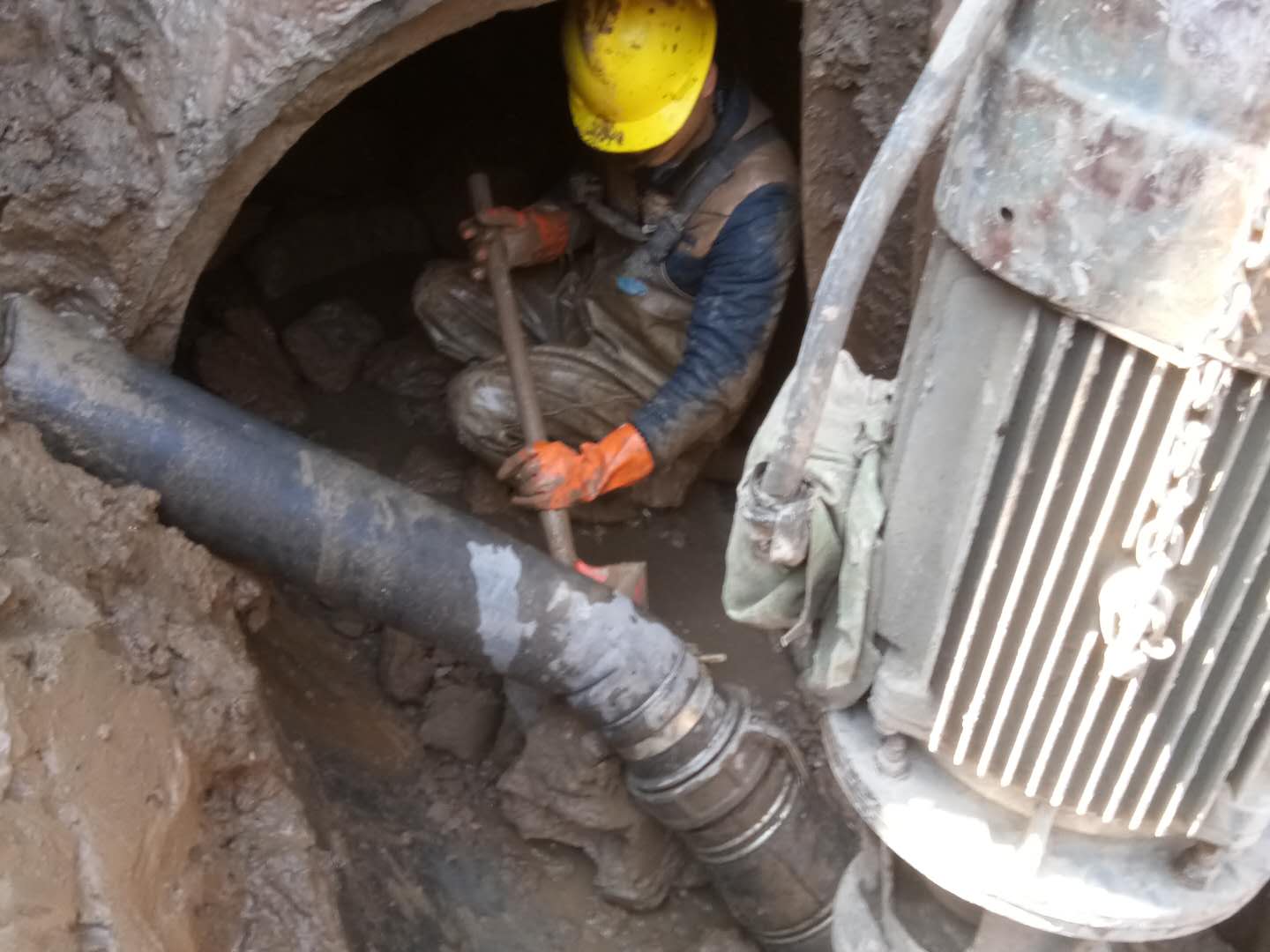 麦盖提管道清淤